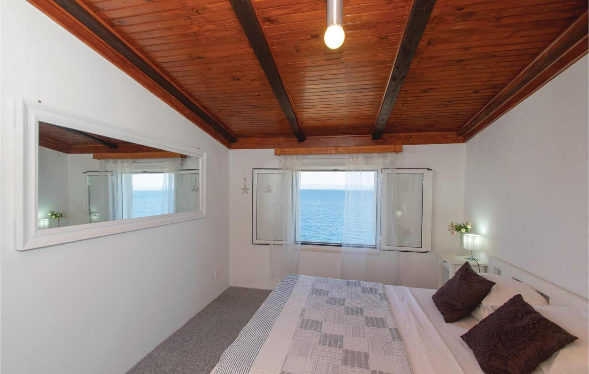 2 Bedroom Nice Home In Prigradica Exterior photo