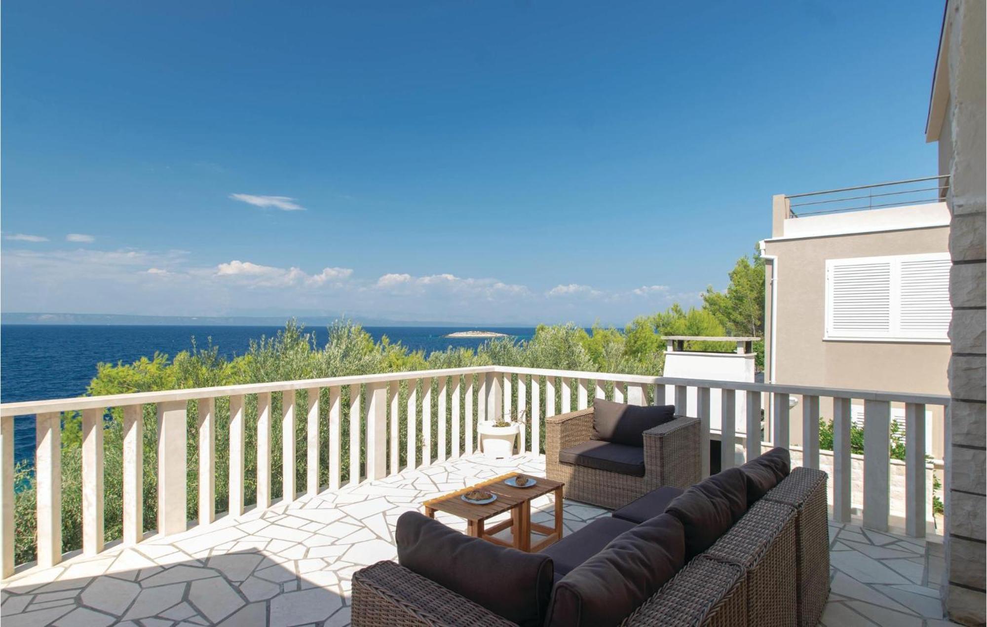 2 Bedroom Nice Home In Prigradica Exterior photo