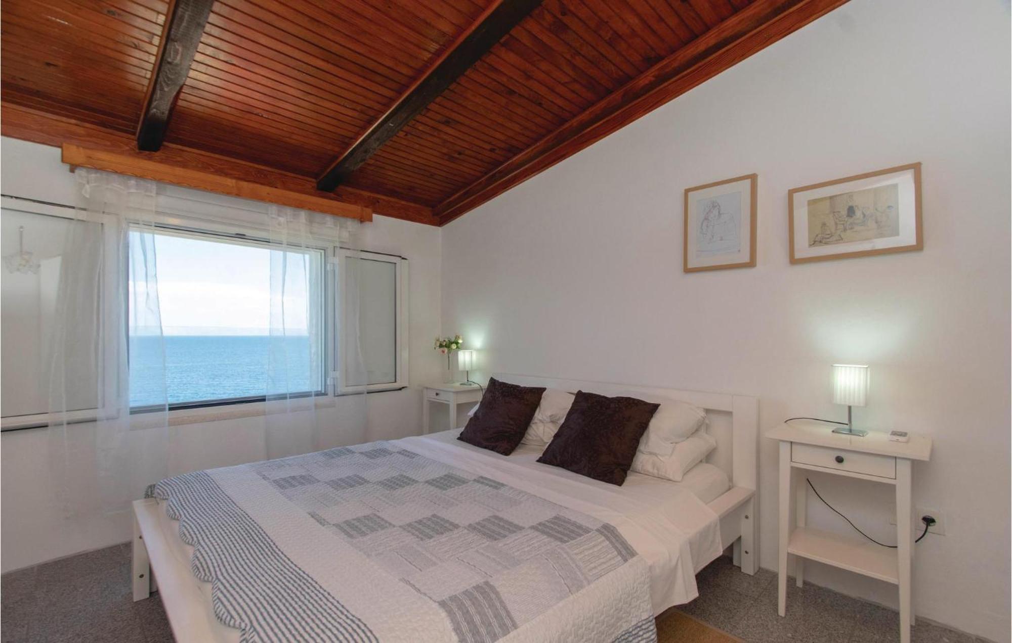2 Bedroom Nice Home In Prigradica Exterior photo