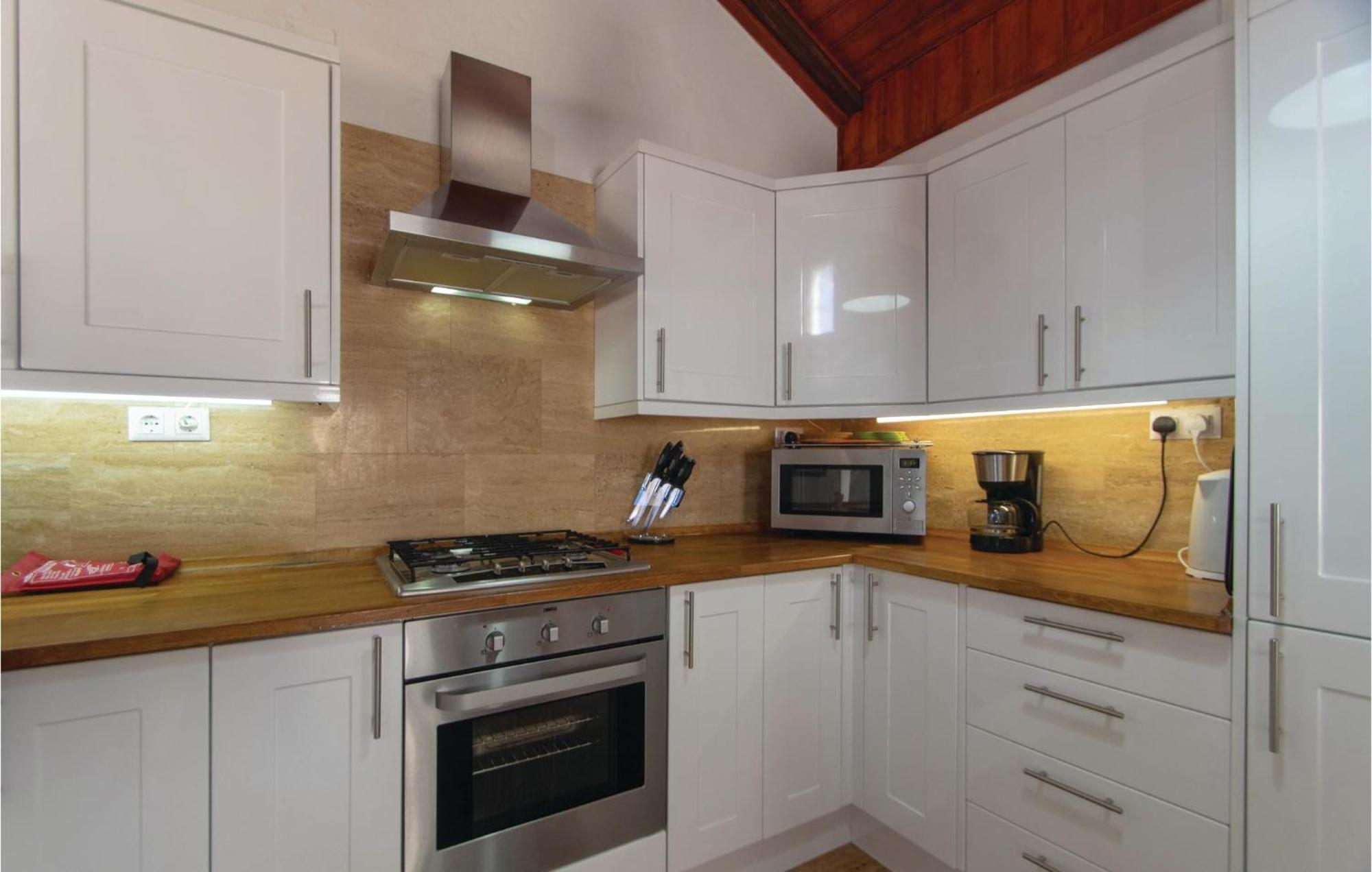 2 Bedroom Nice Home In Prigradica Exterior photo