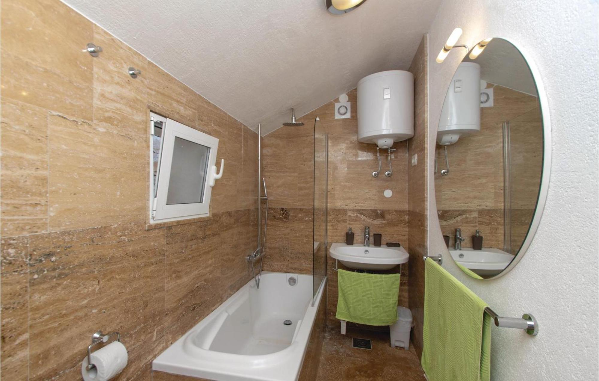 2 Bedroom Nice Home In Prigradica Exterior photo