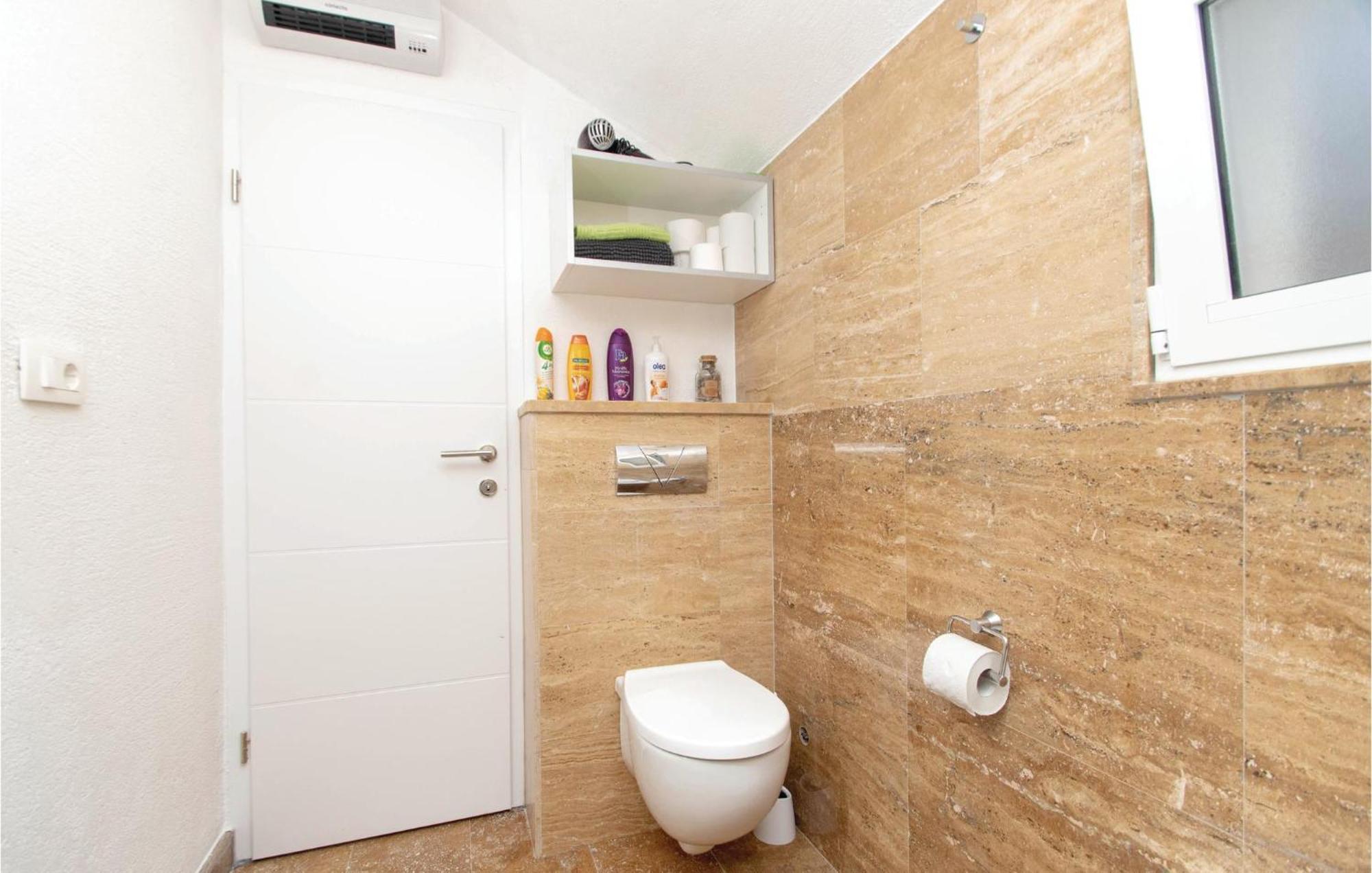 2 Bedroom Nice Home In Prigradica Exterior photo