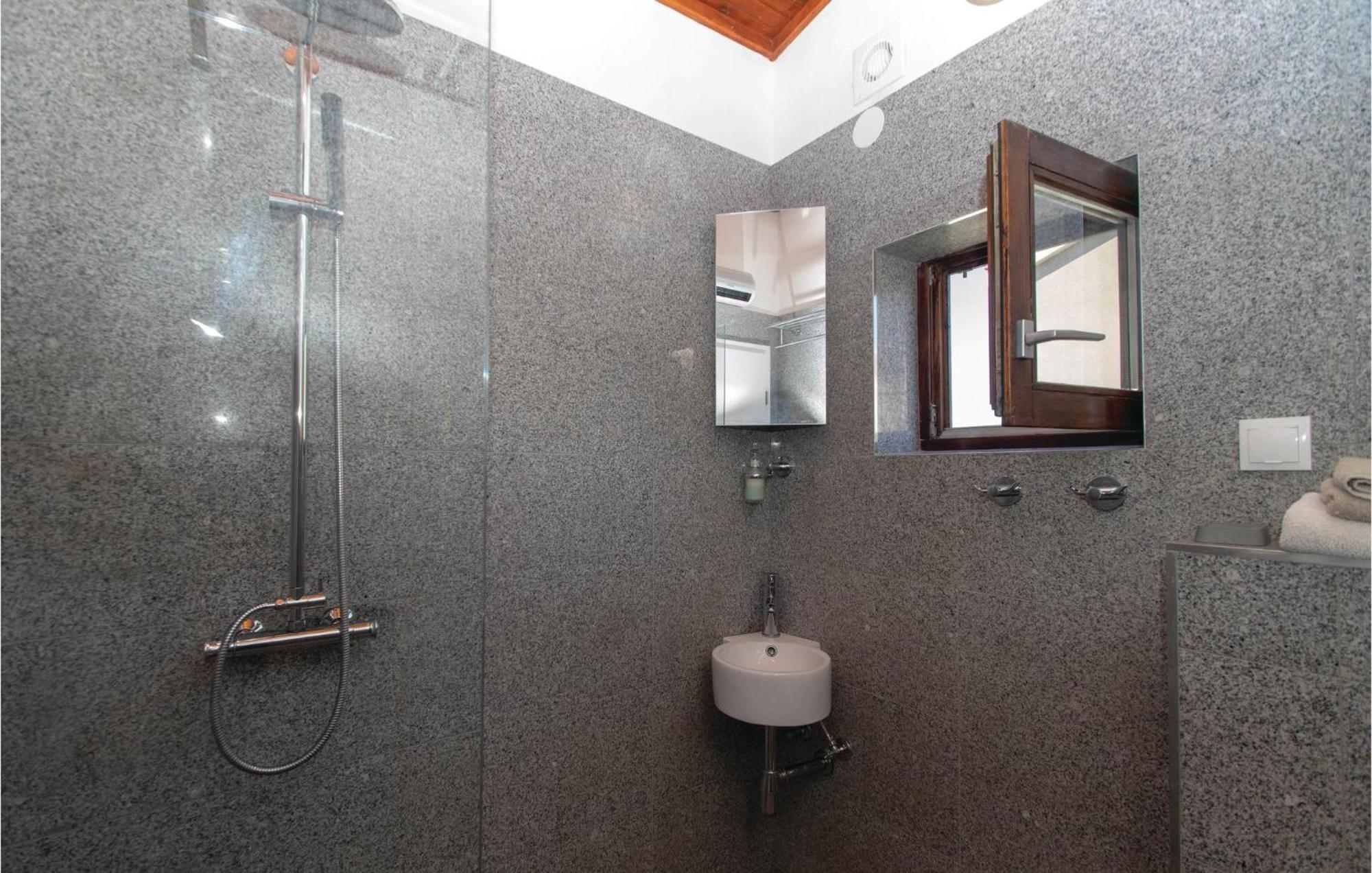 2 Bedroom Nice Home In Prigradica Exterior photo