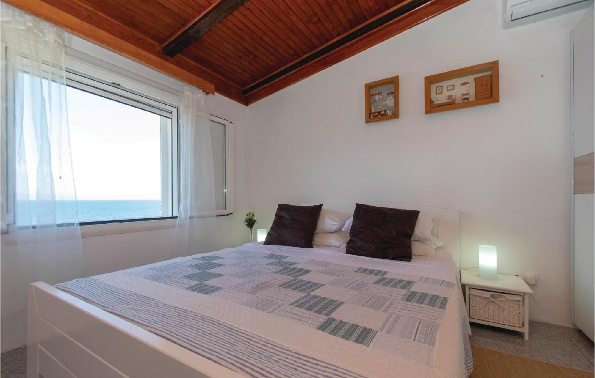 2 Bedroom Nice Home In Prigradica Exterior photo