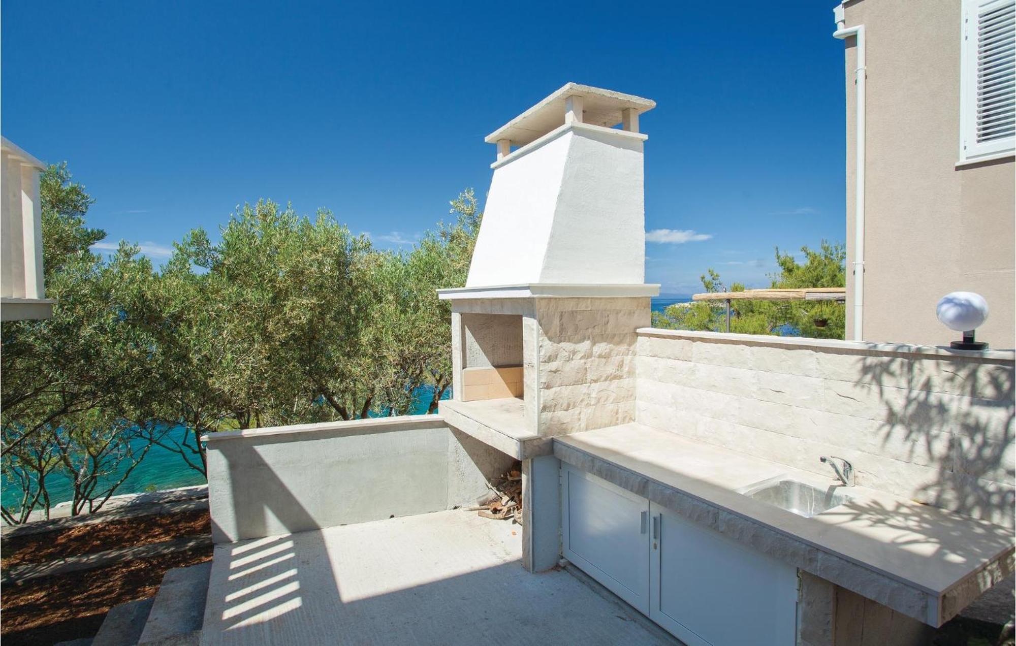 2 Bedroom Nice Home In Prigradica Exterior photo